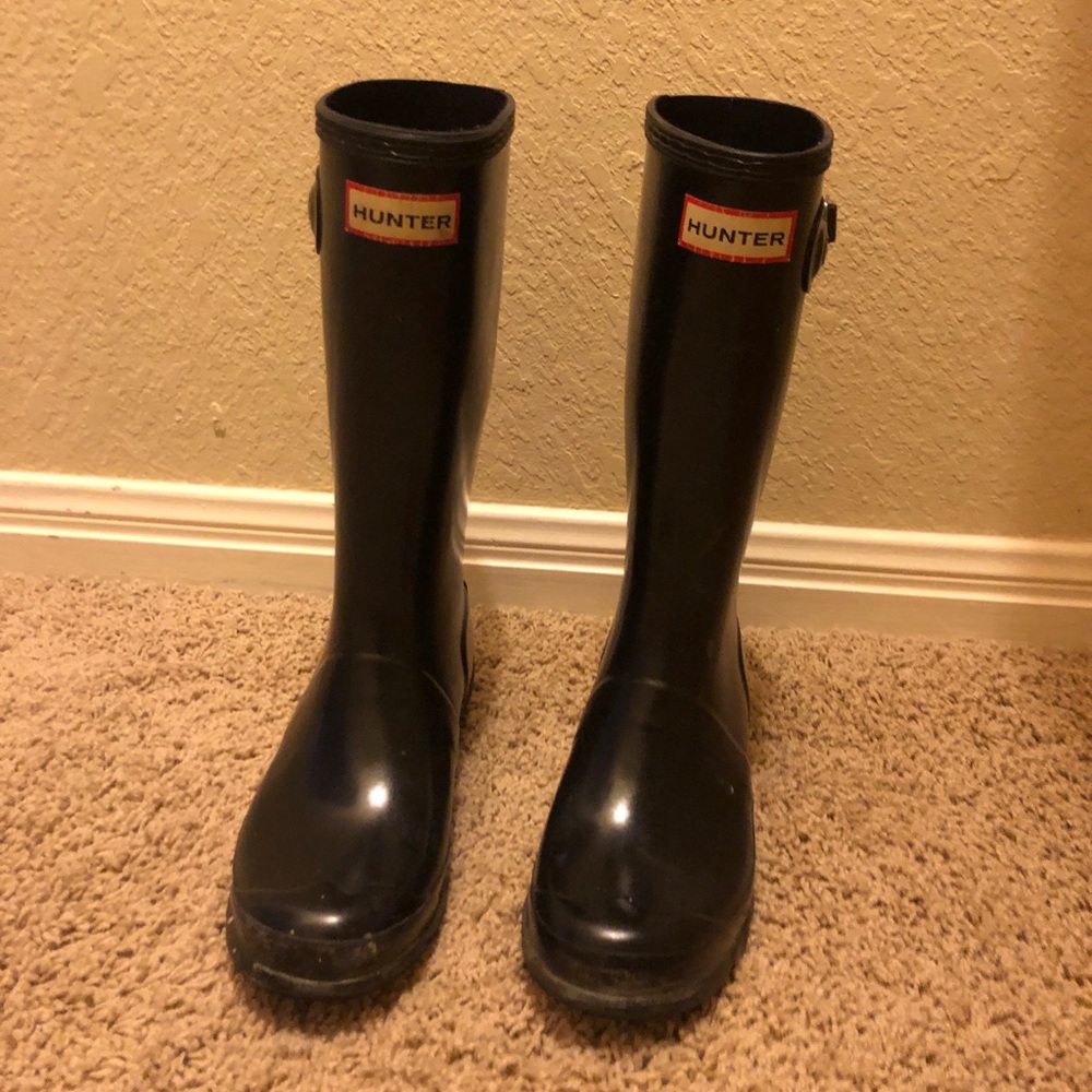 Kids size 3 Hunter boots! Perfect for the winter!